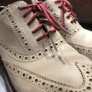 COLE HAAN Cream Wingtips sz. 9